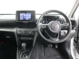 運転席側から見た写真です、お車にマッチングするように考えられたインパネデザイン!沢山のスイッチ類も運転させる方が使いやすい位置に配置されていますね!