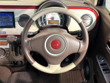 【純正革巻きステアリング】上質な革を使用することで、手にしっかり馴染みとても運転しやすいハンドルです♪