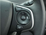 ◆アダプティブクルーズコントロール◆予め設定した車速内でクルマが自動的に加減速。前走車との適切な車間距離を維持しながら追従走行します。【LKAS】車線維持支援システムでステアリング操作を支援。