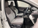 快適な姿勢で運転できるよう、ドライバーの体格に合わせて、シート位置を最適なポジションに調整できます。