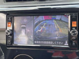 車を真上から見ているように、周囲の状況を把握しながら安心して駐車が行えるアラウンドビューモニター装備!