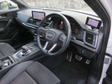 SQ5 3.0 4WD バーチャルコックピット12.3インチ液晶