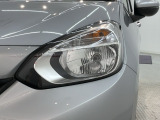 LEDヘッドライトは、点灯の瞬間から最大光量を発揮し、突然暗くなるトンネルなどでの安定感を高めます。