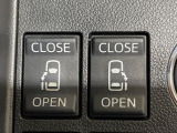 【両側パワースライドドア】スマートキーや運転席のスイッチで後席両側スライドドアの開閉が可能♪電動だから力を入れてドアを開ける必要が無く、小さなお子様でも簡単に開け閉めでき快適です♪