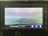 【バックカメラ】運転が苦手な方も車庫入れラクラクです!ギアをリバースに入れれば自動的に切り換わりますので、面倒な操作は不要です♪狭い駐車場もお車を傷つけず安心ですね!