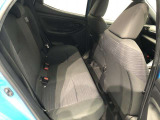 【後部座席】も当然、綺麗・清潔に仕上げております。内装の綺麗なお車は気持ちが良いですし、コンディションのいい車が多いです。これもオススメの1台です。