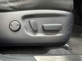 パワーシート搭載。微妙な調整が手軽にでき、最適なポジションで運転することが可能です。