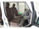シートは運転する方の疲労が極力溜まらないように設計され、乗り心地も快適な素材を使用しています!是非一度ご来店いただき座ってみてください♪