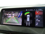 リアビューカメラ。ガイドラインとパークディスタンスコントロールで安全に車庫入れ可能。