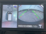 アラウンドビューモニターまるで車を真上から映したような映像で、前後左右の感覚が分かります♪車庫入れや駐車時に大活躍の機能です。