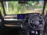 フロントガラスが大きく、ワイドな視界で運転もしやすくなるように、設計されています。