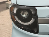 LEDヘッドライトは、点灯の瞬間から最大光量を発揮し、突然暗くなるトンネルなどでの安定感を高めます。