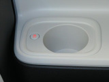 ホッとカップホルダーが運転席・助手席にあります。ホットドリンクをちょうど良い温度でキープしてくれる保温機能付で嬉しいです。