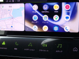 Apple CarPlay、Android Auto 対応。スマホを接続するとタッチスクリーン上でマップ、通話、メッセージ、ミュージックなどのアプリをスマホ同様に操作できるミラースクリーン機能搭載