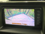 【バックカメラ】駐車時に後方がリアルタイム映像で確認できます。大型商業施設や立体駐車場での駐車時や、夜間のバック時に大活躍!運転スキルに関わらず、今や必須となった装備のひとつです!