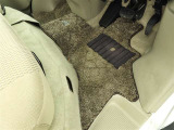 高品質カークリーニング 外装・内装、岐阜トヨペットの専門スタッフがシートもカーペットも綺麗に洗浄済み!プロの仕上げを是非ご確認ください。