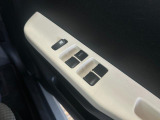 パワーウィンドウのスイッチですよ。 運転席に居ながら窓を開け閉めのコントロールできますよ。