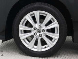 純正アルミホイールは精度が高く、走行の安定性が優れています。タイヤサイズ235/50R18