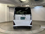 バックカメラが付いているので後方確認が非常にしやすいです。今や運転初心者も熟練者も必須装備!ついていて損はないですね♪