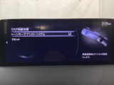 ハンドル操作をアシストすることにより車線からの逸脱回避を支援します。
