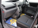 【車屋】として、長く車業界に従事した経験豊富なスタッフが在籍しております。