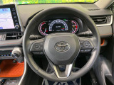 【純正革巻きステアリング】上質な革を使用することで、手にしっかり馴染みとても運転しやすいハンドルです♪