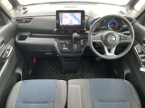 前席内装の全体像です。是非実車をご覧にお越し頂き実際にお座りください。