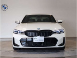 ☆BMWの代名詞とも言える【キドニーグリル】一目見ただけでBMW車であると認識できる確固たるアイコンとして存在感を放ちます☆