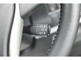 アクセルから足を離しても設定速度で走り続けてくれます。高速道路での長距離移動が楽になりますよ♪