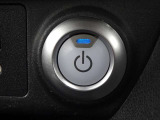 【プッシュスタート】キーが車内にあれば、エンジンの始動・停止はブレーキを踏んでスイッチを押すだけ!キーを取り出す手間を省き、ワンプッシュで操作するので簡単でスムーズ!