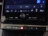 ドライブモードセレクトスイッチはドライバーがより運転に集中できるようにメーターフード横に配置。すぐれた操作性を実現してます。
