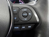 ステアリング右のスイッチにクルーズコントロール機能付き★高速走行時に前車との距離を保ちながら、一定速度での自動走行が可能です!