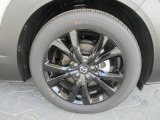 18インチ純正アルミホイールを装備。タイヤサイズは215/55R18となります。