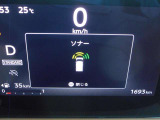 前後にソナーを装備。障害物に近づくと、音と画面でお知らせします。