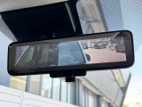 インテリジェントルームミラー☆後席に乗っている人や、大きな荷物を載せていると見にくくなりがちな後方視界。。こちらは車両後方のカメラ映像をミラーに映すので、天候にも影響されないクリアな後方視界を実現☆