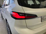 リアランプ 立体的な造形としてBMWらしい個性的なリアビューを明確化しました。