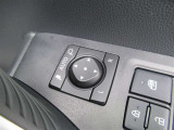 駐車時や狭い道でのすれ違い時に気を使うミラー。電動格納式ドアミラーはそんな時に便利です。
