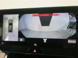 パノラミックビューモニター付きです。車両を上から見たような映像をディスプレイオーディオ画面に表示。運転席からの目視だけでは見にくい、車両周辺の状況をリアルタイムでしっかり確認できます。