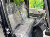 運転席シート廻りは使用感も少なく、良好な状態となっています。前オーナー様が丁寧に使っていたことがよくわかりますね。
