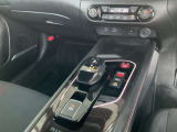 駐車ブレーキは電動式です。オートホールド機能付きで便利ですね