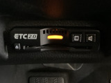 ハンドルの左下にETC2.0がついています。高速道路の料金所の通過も楽々です。カードの取り出しもしやすい場所についています。