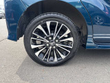【純正ホイール】純正設計ならではの美しいデザインと精密な仕上げで、車両全体のスタイリングを引き立てます。