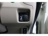【左電動スライドドア】力を入れずにラクラクドア開閉♪左側電動スライドドア装備車両◎右側スライドドアは手動開閉です。狭い駐車場での乗り降りもラクラク♪挟み込み防止機構装備でお子様の乗り降りも安心◎