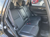 納車時にメンテナンスノートをお渡しします。おクルマの点検整備や保証内容がきちんと記録されているから安心です。メンテナンスは安心と信頼の日産サービス工場で。