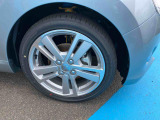安全・安心な走行のために、納車前にダイハツのクルマを知り尽くしたエキスパートが基本性能に関わる機能や状態を徹底的に点検。消耗部品の交換など法定12ヶ月点検相当の点検・整備を実施しております
