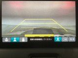 【バックカメラ】運転が苦手な方も車庫入れラクラクです!ギアをリバースに入れれば自動的に切り換わりますので、面倒な操作は不要です♪狭い駐車場もお車を傷つけず安心ですね!