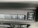 両側電動スライドドアに加え、日産の先進技術『ハンズフリーオートスライドドア』で足をかざすだけでスライドドアの開閉が可能に!