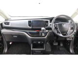 操作性に優れた運転席となります!小物入れや各ボタンの配置にこだわり、使いやすいです!座り心地もよく視認性も良好なのでロングドライブもお任せ下さい!