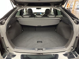 【トランク】積み込みやすくて、たっぷり積める荷室です。シートアレンジできるものは、乗車人数と荷物の量や大きさによってシートを動かすことができるので、より快適なドライブが可能です!