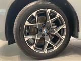 BMWの純正アロイホイールは軽量かつ強度にも優れているホイールで走行性能を引き上げる設計になっております。足元にもBMWは妥協がなくこだわっている個所になります。
